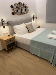 Postel nebo postele na pokoji v ubytování Marine's luxury home