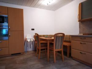 a kitchen with a table and chairs in a room at Top-Unterkunft in der Pfalz in Haßloch