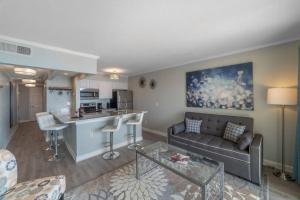 a living room with a couch and a kitchen at 421-Luxury Waterfront Condo in Tampa