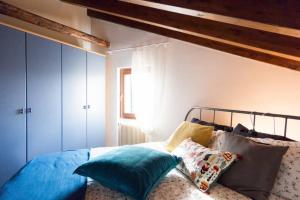Ένα ή περισσότερα κρεβάτια σε δωμάτιο στο Ca' Pescheria