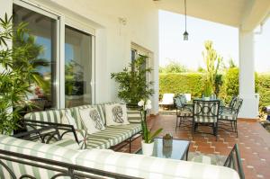 Część wypoczynkowa w obiekcie Villa Bendex Estepona Costa Del Sol