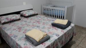 a bed with two pillows on top of it at Edifício Belio in Cascavel
