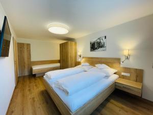 Posteľ alebo postele v izbe v ubytovaní Hotel Garni Burger