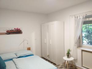 Postel nebo postele na pokoji v ubytování Apartma Nadja with private parking
