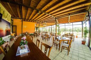En restaurant eller et spisested på Orchidea Fort Club, Sunny Beach, Słoneczny Brzeg, Bułgaria