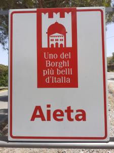 a sign for a building on the side of a road at B&B Casa za CLARA in Aieta