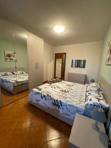 Postel nebo postele na pokoji v ubytování Home Gardaview Desenzano