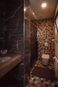 Bilik mandi di Hotel Chicago