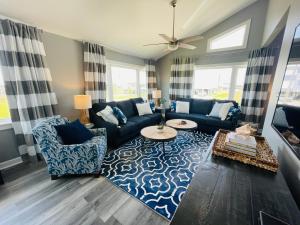 Gallery image of Dog Friendly Cottage just steps to beach / Outdoor living & dining room / Tons of Amenities / Book Now! in Gulf Shores
