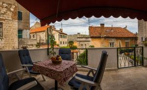 Rõdu või terrass majutusasutuses Guesthouse Fjaka