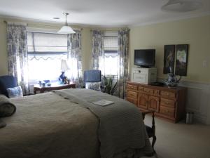 TV a/nebo společenská místnost v ubytování Casa Breeze B & B