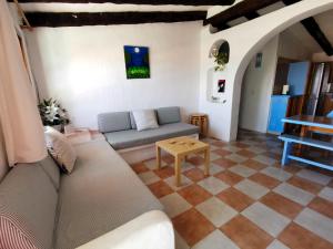 a living room with a couch and a table at La Perla De la Ostra in Platja de l’Almadrava