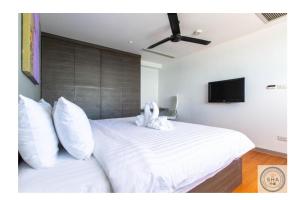 Postel nebo postele na pokoji v ubytování Panorama Samui Residences