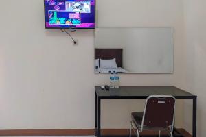 Televisyen dan/atau pusat hiburan di RedDoorz Syariah near Exit Tol Pemalang