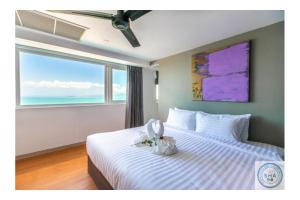 Postel nebo postele na pokoji v ubytování Panorama Samui Residences