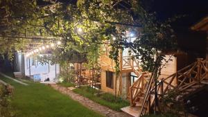 Zahrada ubytování Guest House Okropilauri
