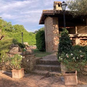 A garden outside Casale Dolci Dimore