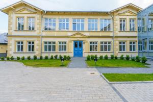 Vườn quanh Elegancki Apartament Zdrojowa 5A by Noclegi Renters