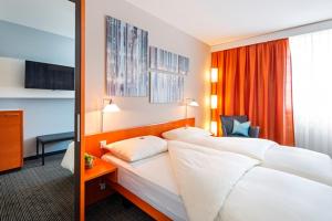 Postel nebo postele na pokoji v ubytování Hotel Metropol Basel