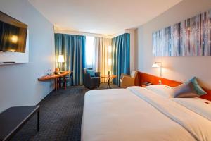 Postel nebo postele na pokoji v ubytování Hotel Metropol Basel