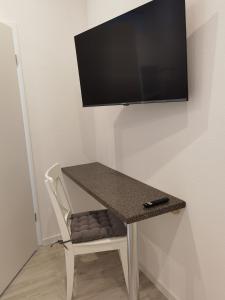 TV a/nebo společenská místnost v ubytování Main Appartement-Haus - 97896 Freudenberg