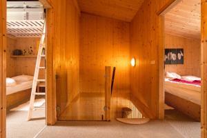 Łóżko lub łóżka w pokoju w obiekcie Chalet Sternwarte
