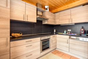 Kuchnia lub aneks kuchenny w obiekcie Chalet Sternwarte