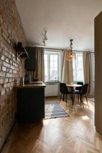 a kitchen and dining room with a brick wall at Apartament nad Motławą in Gdańsk