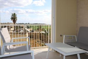 Balkon oz. terasa v nastanitvi Wileg 4A Luxury Studio Apartment with Shared Swimming Pool.