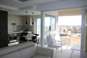 Balkon oz. terasa v nastanitvi Wileg 4A Luxury Studio Apartment with Shared Swimming Pool.