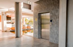 Kuchyň nebo kuchyňský kout v ubytování The Rooms Apartment Bali by ARM Hospitality