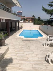 a swimming pool on the side of a building at Madzar Apartments in Star Dojran