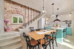 a kitchen and dining room with a table and chairs at VILLA MEDITERANEA in Umag