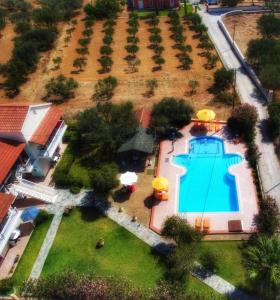 an aerial view of a swimming pool in a yard at Aria in Lakithra