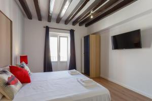 Telewizja i/lub zestaw kina domowego w obiekcie TACITA Family Home by Cadiz4Rentals