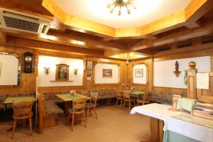 Restaurace v ubytování Hotel-Dörfler Garni