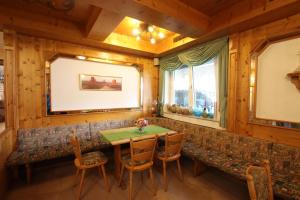 Posezení v ubytování Hotel-Dörfler Garni
