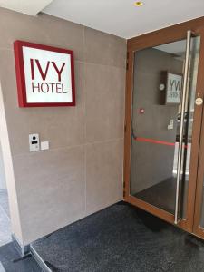 Majutusasutuses Ivy Hotel - Adults Only olev sertifikaat, autasu, silt või muu dokument