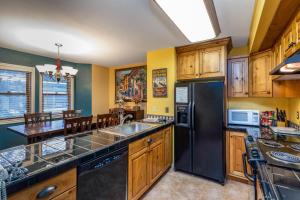 Køkken eller tekøkken på 14th Street Townhouses #2