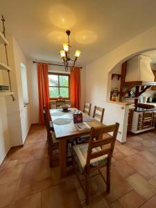 a kitchen and dining room with a table and chairs at Ferienwohnung mit Herz Seebruck am Chiemsee in Seeon-Seebruck