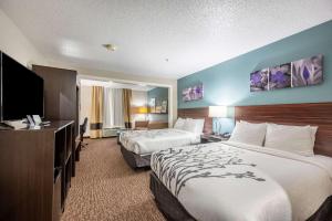 Ένα ή περισσότερα κρεβάτια σε δωμάτιο στο Sleep Inn & Suites +35 φωτογραφίες