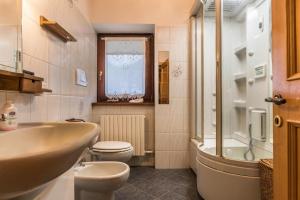 Ett badrum på Appartamento Albachiara 2