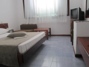 TV a/nebo společenská místnost v ubytování Hotel Zenit Neum