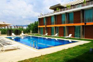 Bazén v ubytování Zeytin Bahcesi Hotel nebo v jeho okolí