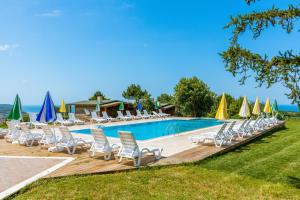 Bazén v ubytování Agva Teras Garden Hotel & Bungalow nebo v jeho okolí
