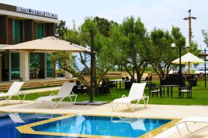 Bazén v ubytování Zeytin Bahcesi Hotel nebo v jeho okolí