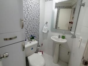 Kylpyhuone majoituspaikassa Apartamento Boutique Cartagena