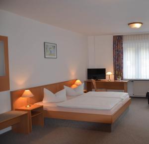 Ένα ή περισσότερα κρεβάτια σε δωμάτιο στο Pension Landhaus Machold