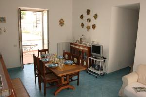A television and/or entertainment centre at Casa della Conchiglia - Capri Még 32 kép