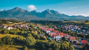 Nespecifikovaný výhled na hory nebo výhled na hory při pohledu z penzionu